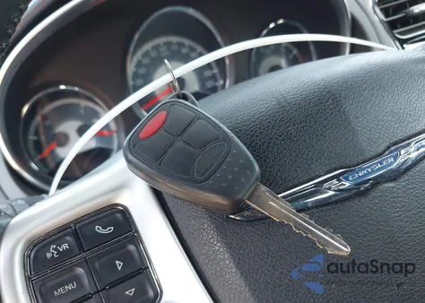 2012 Chrysler 200 Limited z USA, uszkodzony, nr VIN 1C3CCBCG4CN284575